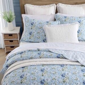 Laura Ashley TWIN Blue Peony Garden W/Scallop Edge Reversible 2pc Quilt Cotton